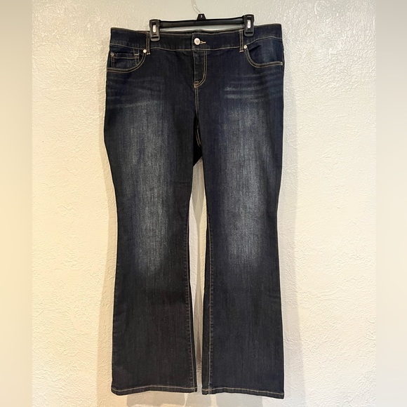 SOLD Torrid Jeans 18R Relaxed Boot Fit - Picture 1 of 6